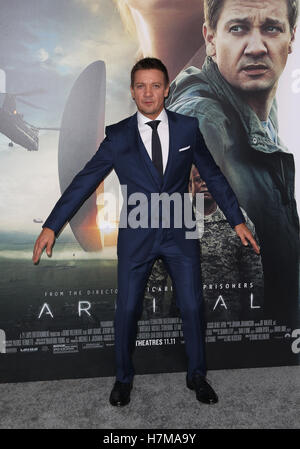 Westwood, CA. 06 Nov, 2016. Jeremy Renner pour Premiere de Paramount Pictures" "Arrivée" à Regency Village Theatre, Californie le 06 novembre 2016. Credit : Faye Sadou/media/Alamy Punch Live News Banque D'Images