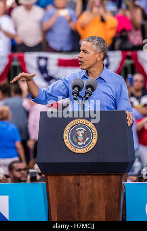 Kissimmee, Floride, USA 08th Nov, 2016 Le président Barack Obama fait campagne pour Hillary Clinton le dimanche 6 novembre 2016, à l'Heritage Park à Kissimmee, Floride. Crédit : l'accès Photo/Alamy Live News Banque D'Images