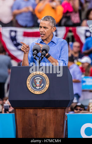 Kissimmee, Floride, USA 08th Nov, 2016 Le président Barack Obama fait campagne pour Hillary Clinton le dimanche 6 novembre 2016, à l'Heritage Park à Kissimmee, Floride. Crédit : l'accès Photo/Alamy Live News Banque D'Images