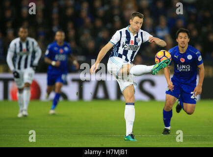 West Bromwich Albion's Jonny Evans en action au cours de la Premier League match à la King Power Stadium, Leicester. Banque D'Images