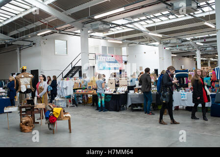 Les gens à la Renegade Craft Fair, une piscine groupes événement tenu à la Old Truman Brewery dans shoreditch, Londres est Banque D'Images