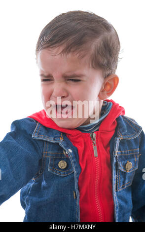 Petit enfant pleurer isolé sur fond blanc Banque D'Images