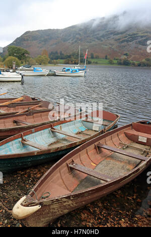 Bateaux sur Ullswater en Cumbria England UK Banque D'Images