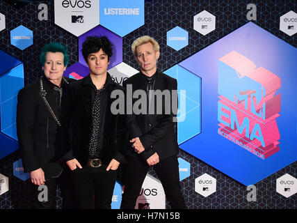 (Gauche-droite) Tre Cool, Billie Joe Armstrong et Mike Dirnt de Green Day qui se rendront à l'MTV Europe Music Awards à l'Ahoy Rotterdam, Pays-Bas. Banque D'Images