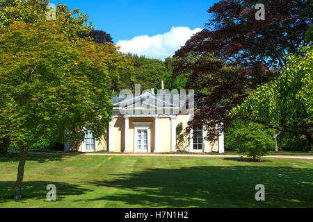 Une maison d'été dans les jardins de Mount Edgcumbe à Cornwall, England, UK Banque D'Images