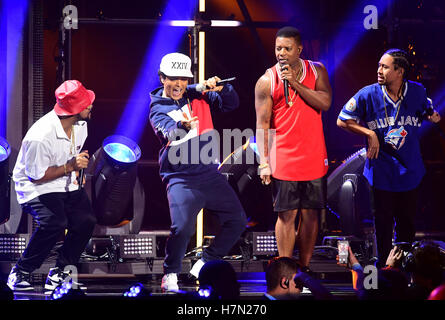 Bruno Mars effectue au cours de l'MTV Europe Music Awards à l'Ahoy Rotterdam, Pays-Bas. ASSOCIATION DE PRESSE Photo. Photo Date : Dimanche 6 Novembre, 2016. Voir PA Story SHOWBIZ MTV. Crédit photo doit se lire : Ian West/PA Wire Banque D'Images