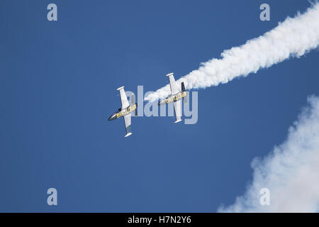 Huntington Beach, Californie, USA. 21 Oct, 2016. Breitling Jet Team acrobatie à l'inaugural Breitling air show Huntington Banque D'Images