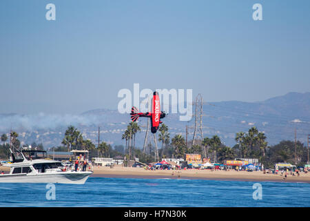 Screamin Sasquatch. Jack Link's Beef Jerky team à l'inaugural Breitling Huntington Beach Californie classic 1929 Taperwing Banque D'Images