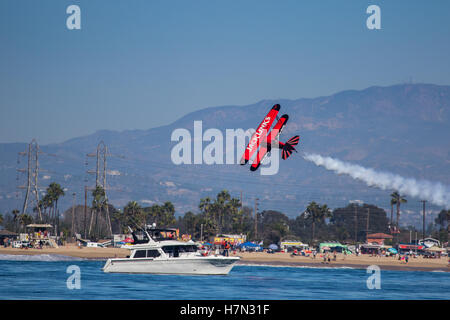 Screamin Sasquatch. Jack Link's Beef Jerky team à l'inaugural Breitling Huntington Beach Californie classic 1929 Taperwing Banque D'Images