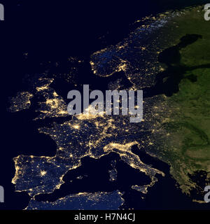 Les lumières de la ville sur la carte du monde. L'Europe. Éléments de cette image sont meublées par la NASA Banque D'Images