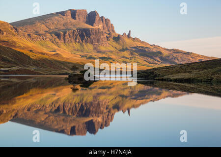 Le lever du soleil, matin, montagne, vieil homme de Storr, île de Skye, Portree, Ecosse Banque D'Images