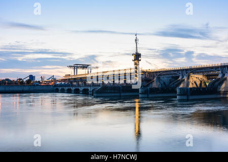 Wien, Vienne : station d'alimentation d'eau du Danube, 02 à Freudenau, Wien, Autriche. Banque D'Images