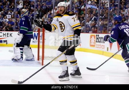 Le 4 juin, 2011 ; Vancouver, BC, CANADA ; Boston Bruins aile droite Michael Ryder (73) réagit au cours du jeu deux des 2011 Finale de la Coupe Stanley contre les Canucks de Vancouver au Rogers Arena. Les Canucks ont remporté 3-2 en prolongation. Banque D'Images
