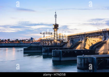 Wien, Vienne : station d'alimentation d'eau du Danube, 02 à Freudenau, Wien, Autriche. Banque D'Images