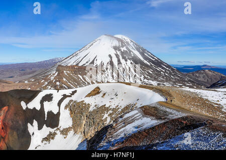 Vue du mont Ngauruhoe en hiver Alpin Tongariro Crossing, New Zealand Banque D'Images