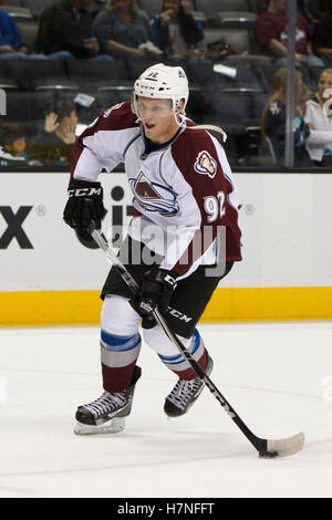 Déc 15, 2011 ; San Jose, CA, USA, Colorado Avalanche aile gauche Gabriel Landeskog (92) se réchauffe avant le match contre les Sharks de San Jose chez HP Pavilion. San Jose a défait le Colorado 5-4. Banque D'Images