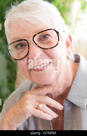 Senior Woman Looking at Camera, USA Banque D'Images