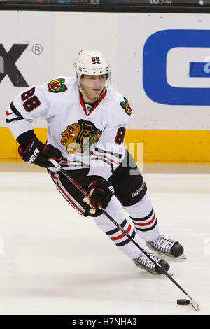 Feb 10, 2012 ; San Jose, CA, USA ; l'aile droite des Blackhawks de Chicago Patrick Kane (88) se réchauffe avant le match contre les Sharks de San Jose chez HP Pavilion. San Jose a battu Chicago 5-3. Banque D'Images