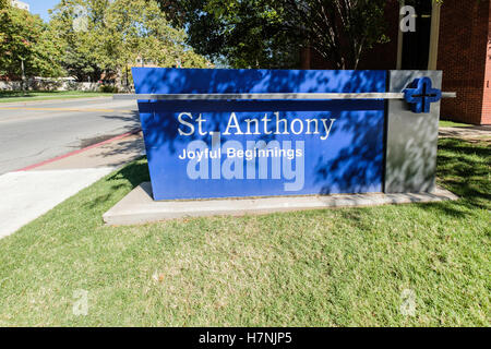 Un monument pour signer l'hôpital Saint Antoine, un accouchement débuts joyeux centre à Oklahoma City, Oklahoma, USA. Banque D'Images