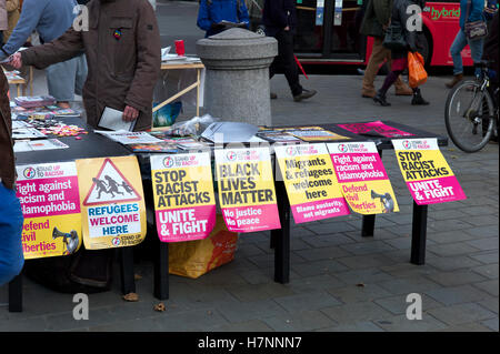 Stand up au racisme manifestation à Trafalgar Square London Banque D'Images