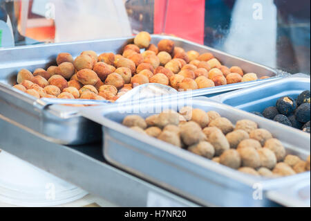 Cuisine italienne. Olive Ascolane frit . Plat régional typique. Focus sélectif. Banque D'Images