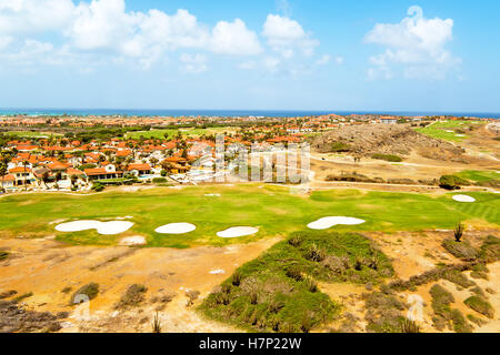 À partir de l'antenne d'un golf sur l'île d'Aruba dans la mer des Caraïbes Banque D'Images