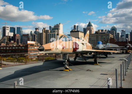 1962 Dassault Étendard IVM sur l'USS Intrepid Air and Space Museum, à bord de la Grande Guerre Mondiale 2 porte-avions américain Banque D'Images