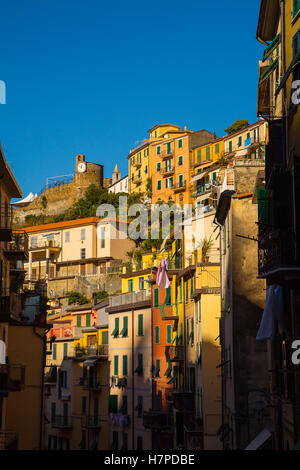 Riomaggiore, Riviera de Levanto, village de pêcheurs, Cinque Terre. Gênes. Mer Méditerranée. Ligurie, Italie Europe Banque D'Images