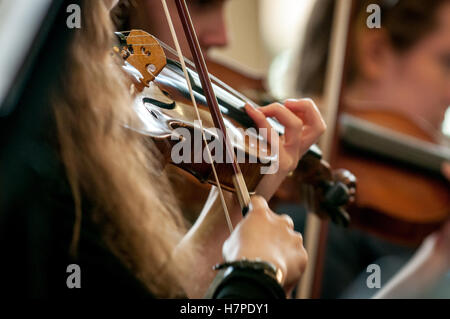 Close up of musical instrument joué par jeune Banque D'Images