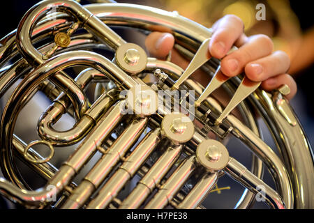 Close up of musical instrument joué par jeune Banque D'Images