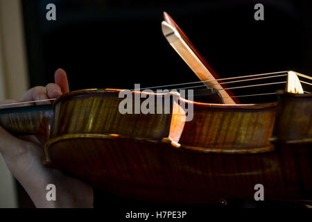 Close up of musical instrument joué par jeune Banque D'Images