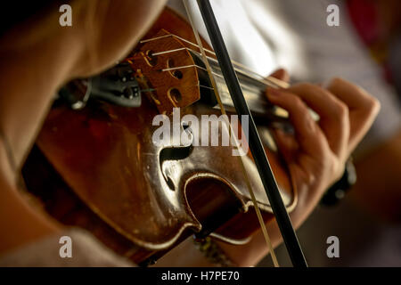 Close up of musical instrument joué par jeune Banque D'Images