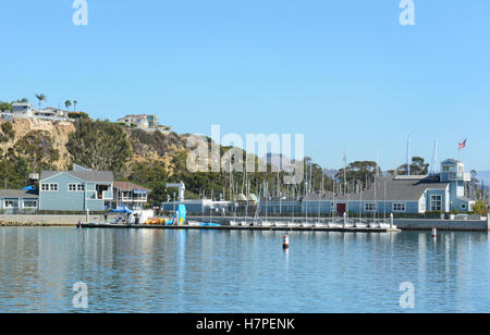 La voile et le Centre d'évènements à Dana Point Harbor, Orange County, en Californie. Banque D'Images