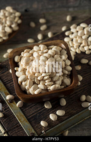 Blanc de chaux séchée bio pour bébé Haricots prête pour la cuisson Banque D'Images