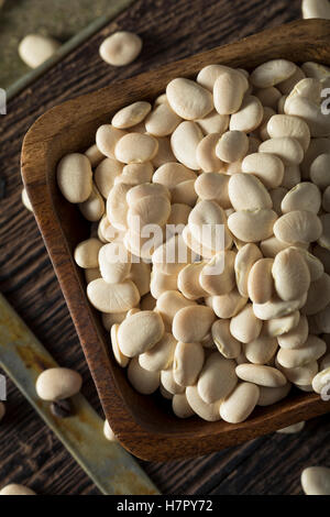 Blanc de chaux séchée bio pour bébé Haricots prête pour la cuisson Banque D'Images