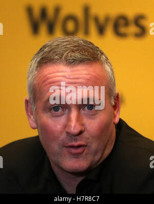 Nouveau gestionnaire de Wolverhampton Wanderers Paul Lambert au cours d'une conférence de presse à Molineux, Wolverhampton. ASSOCIATION DE PRESSE Photo. Photo date : lundi 7 novembre 2016. Voir l'ACTIVITÉ DE SOCCER histoire de loups. Crédit photo doit se lire : Simon Cooper/PA Wire. RESTRICTIONS : EDITORIAL N'utilisez que pas d'utilisation non autorisée avec l'audio, vidéo, données, listes de luminaire, club ou la Ligue de logos ou services 'live'. En ligne De-match utilisation limitée à 75 images, aucune émulation. Aucune utilisation de pari, de jeux ou d'un club ou la ligue/dvd publications. Banque D'Images