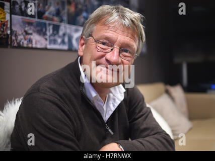 Berlin, Allemagne. Nov 7, 2016. Joerg Meuthen, président du parti de l'Alternative für Deutschland (lit. "Alternative pour l'Allemagne", AfD), photographié au cours d'un entretien à Berlin, Allemagne, 7 novembre 2016. PHOTO : BRITTA PEDERSEN/dpa/Alamy Live News Banque D'Images