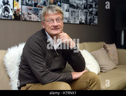 Berlin, Allemagne. Nov 7, 2016. Joerg Meuthen, président du parti de l'Alternative für Deutschland (lit. "Alternative pour l'Allemagne", AfD), photographié au cours d'un entretien à Berlin, Allemagne, 7 novembre 2016. PHOTO : BRITTA PEDERSEN/dpa/Alamy Live News Banque D'Images