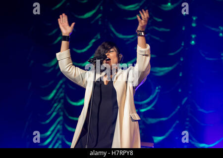 Bournemouth, Royaume-Uni. 7 novembre, 2016. Gabrielle en concert au Pavilion à Bournemouth Crédit : Charlie Raven/Alamy Live News Banque D'Images