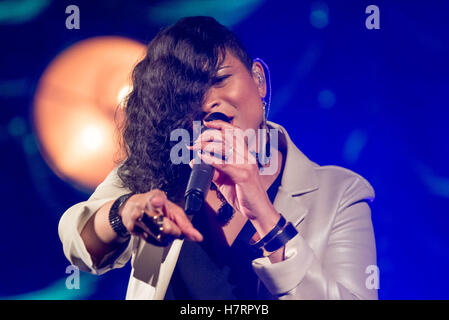 Bournemouth, Royaume-Uni. 7 novembre, 2016. Gabrielle en concert au Pavilion à Bournemouth Crédit : Charlie Raven/Alamy Live News Banque D'Images