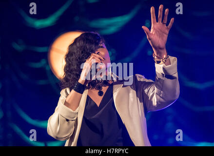 Bournemouth, Royaume-Uni. 7 novembre, 2016. Gabrielle en concert au Pavilion à Bournemouth Crédit : Charlie Raven/Alamy Live News Banque D'Images