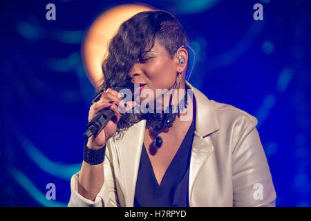 Bournemouth, Royaume-Uni. 7 novembre, 2016. Gabrielle en concert au Pavilion à Bournemouth Crédit : Charlie Raven/Alamy Live News Banque D'Images