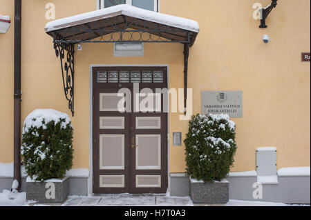 Tallinn, Estonie, 8 novembre 2016. Avis de Stenbock House, le Gouvernement et le premier ministre Bureau de l'Estonie . Selon le journal Postimees Présidents des cinq groupes parlementaires estoniens après une séance le mardi après-midi, a invité le premier ministre Taavi Roivas, le président du Parti réformiste, de démissionner en tant que chef de gouvernement par le mercredi ou sinon tous les cinq parties s'exprime aucune confiance en lui. Premier ministre estonien Taavi faces Roivas vote de confiance après l'effondrement de la coalition lundi soir. Crédit : Nicolas Bouvy/Alamy Live News Banque D'Images