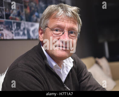 Berlin, Allemagne. Nov 7, 2016. Le chef du parti de l'Alternative pour l'Allemagne (AfD), Joerg Meuthen, est titulaire d'un entretien à Berlin, Allemagne, 7 novembre 2016. Photo : Britta Pedersen/dpa/Alamy Live News Banque D'Images