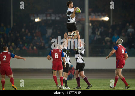 Prague, République tchèque. Nov 8, 2016. Une exposition rugby match République tchèque contre FC barbares, joué à Prague, en République tchèque, le Mardi, Novembre 8, 2016. Credit : Michal Kamaryt/CTK Photo/Alamy Live News Banque D'Images