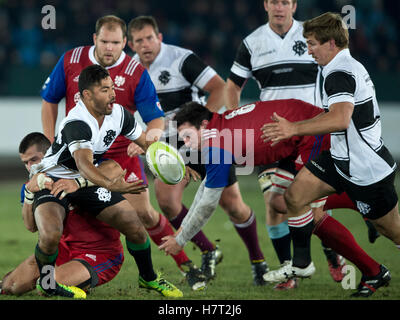 Prague, République tchèque. Nov 8, 2016. Une exposition rugby match République tchèque contre FC barbares, joué à Prague, en République tchèque, le Mardi, Novembre 8, 2016. Credit : Michal Kamaryt/CTK Photo/Alamy Live News Banque D'Images