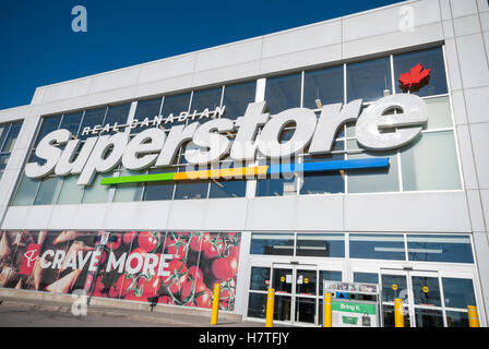 Une chaîne de supermarchés appelé Real Canadian Superstore administré par Loblaws.company géant de la vente au détail Banque D'Images