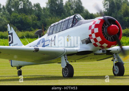 North American Harvard III, 42-84555, G-ELMH, au East Kirkby Air Show, Banque D'Images