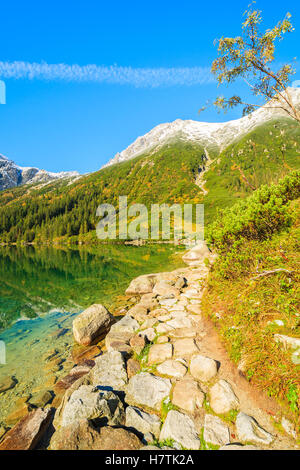 Le lac Morskie Oko dans collection automne couleurs et pics de neige, Tatras, Pologne Banque D'Images