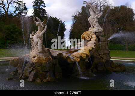 Fontaine à eau Cliveden House Banque D'Images